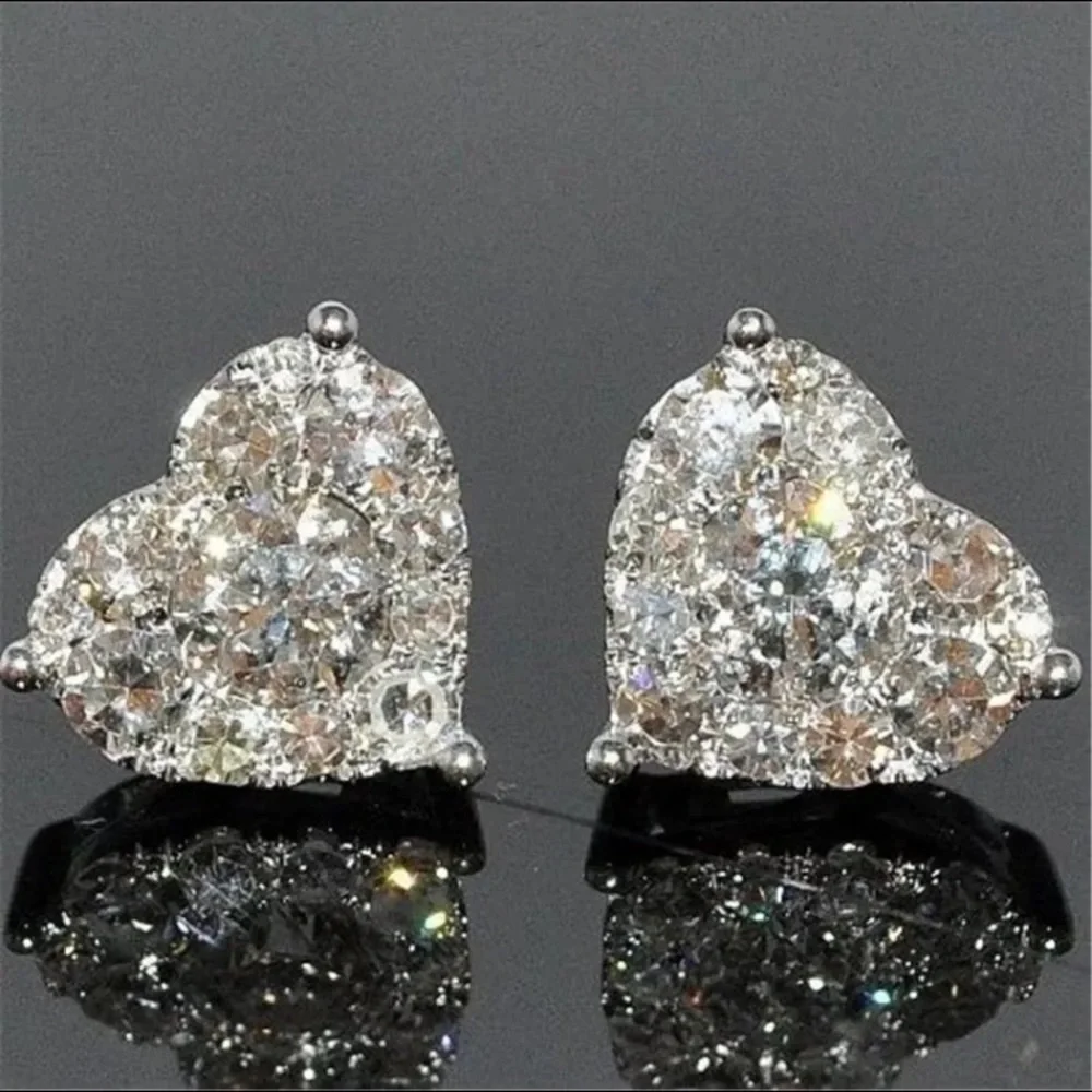 🎉Gift with Bundle🎉New! Cubic Zirconia Heart Studs - Picture 1 of 8